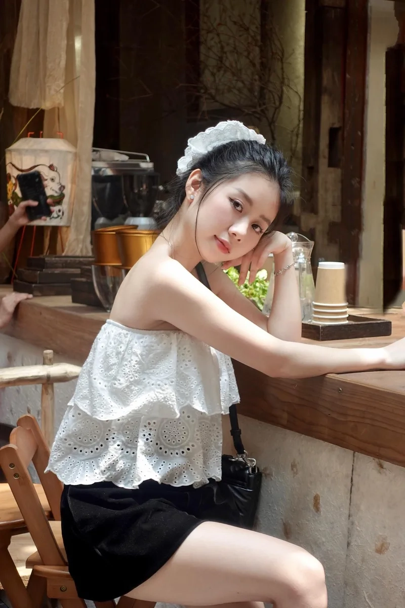 Say đắm ánh nhìn qua hình ảnh cô gái xinh đẹp dễ thương