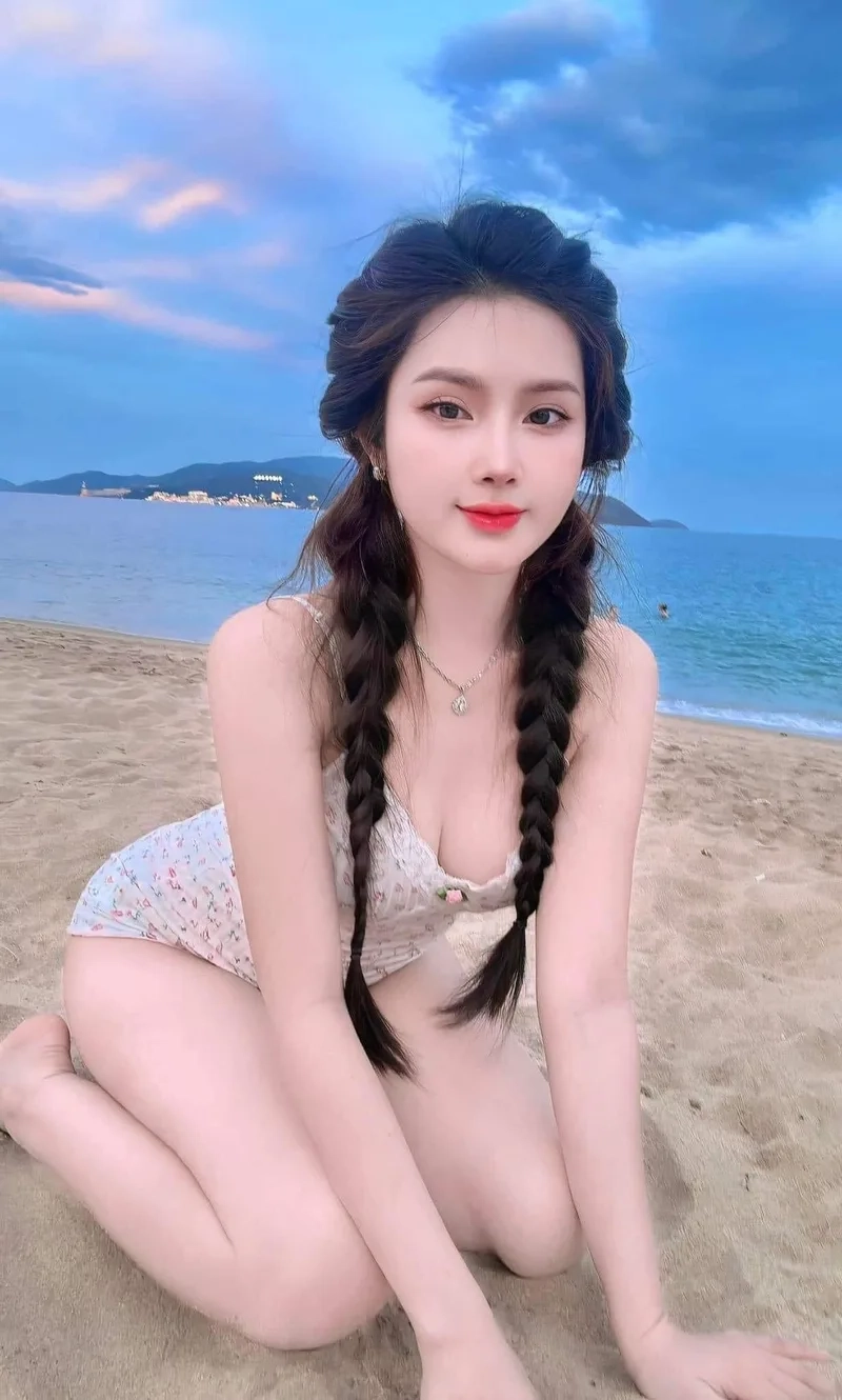 Khó cưỡng ánh nhìn với ảnh gái xinh mặc bikini trong suốt