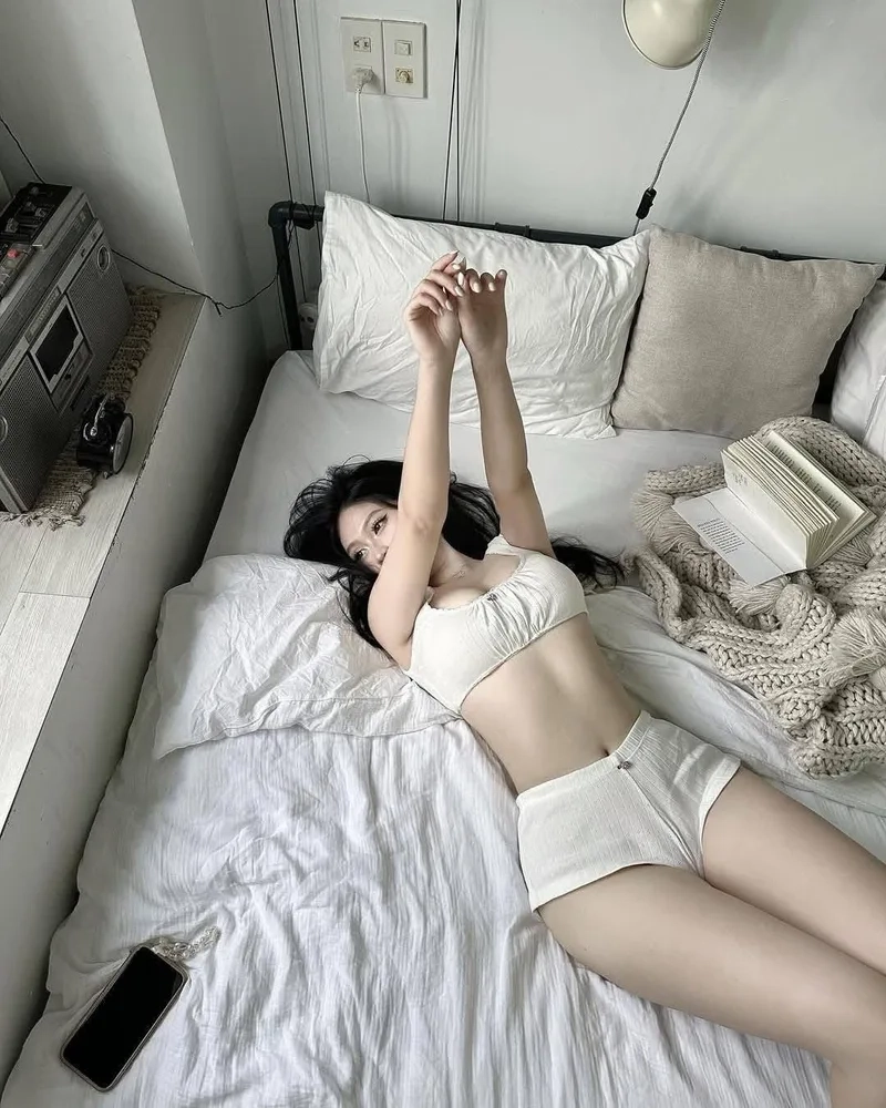 Tỏa sáng bãi biển cùng ảnh gái xinh đi biển bikini