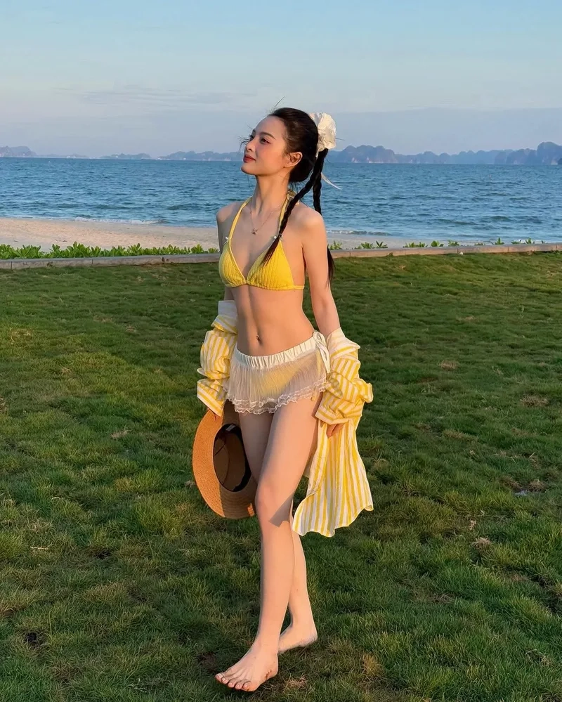 Gây bão mạng với ảnh gái tiktok bikini