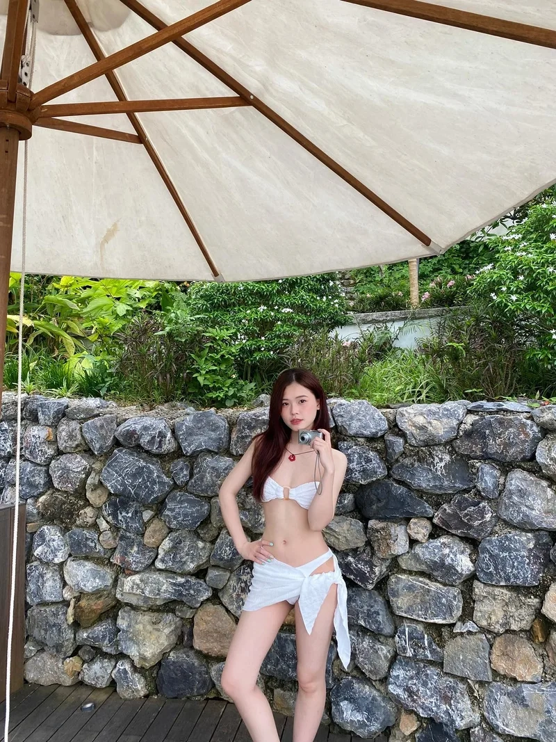 Vẻ đẹp trẻ trung trong ảnh gái xinh k8 cute mặc bikini