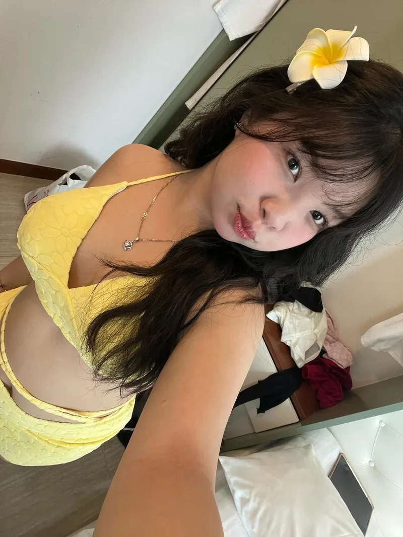 Táo bạo gợi cảm ở ảnh gái mặc bikini hở