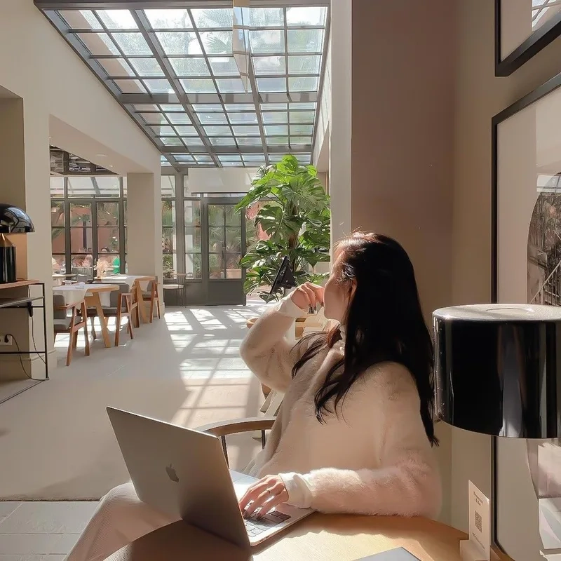 Khám phá phong cách tóc dài cùng Hình ảnh gái văn phòng tóc dài