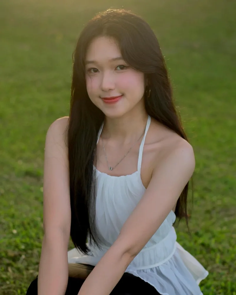 Dịu dàng nụ cười trong ảnh gái xinh 2k3