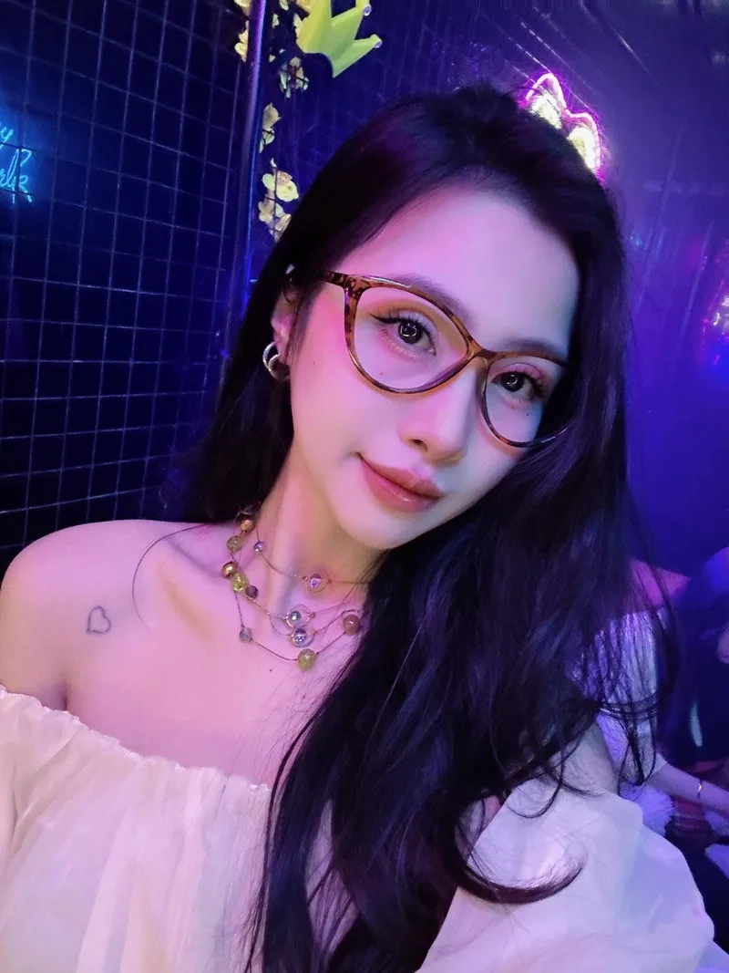 Đắm say khoảnh khắc ảnh gái xinh cute 2k10 dịu dàng