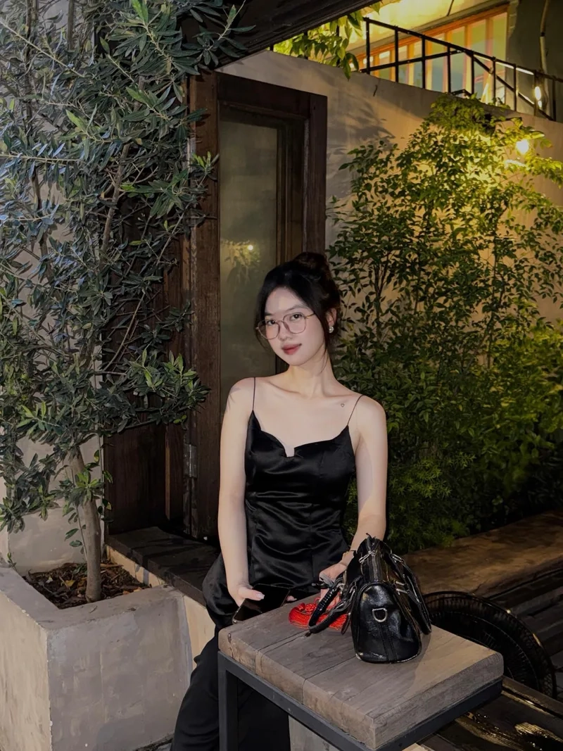 Nụ cười rực nắng ở ảnh gái xinh cười cute