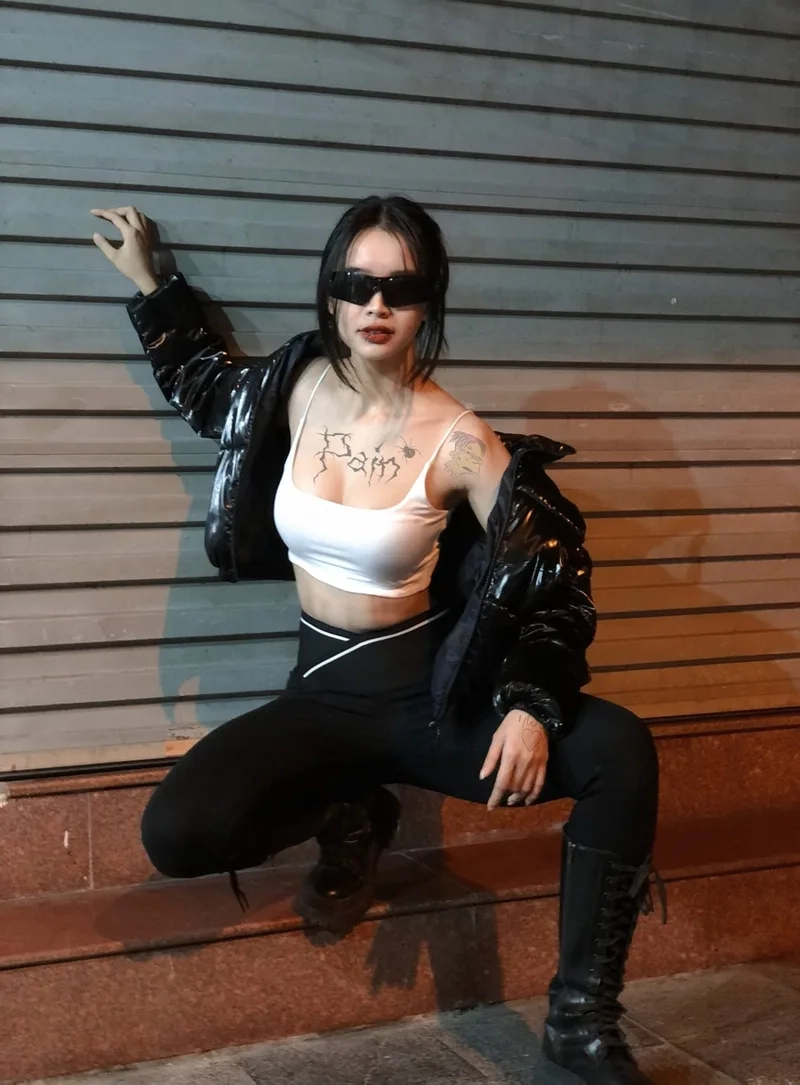 Gu thời thượng nổi bật qua ảnh gái xinh đeo kính đen