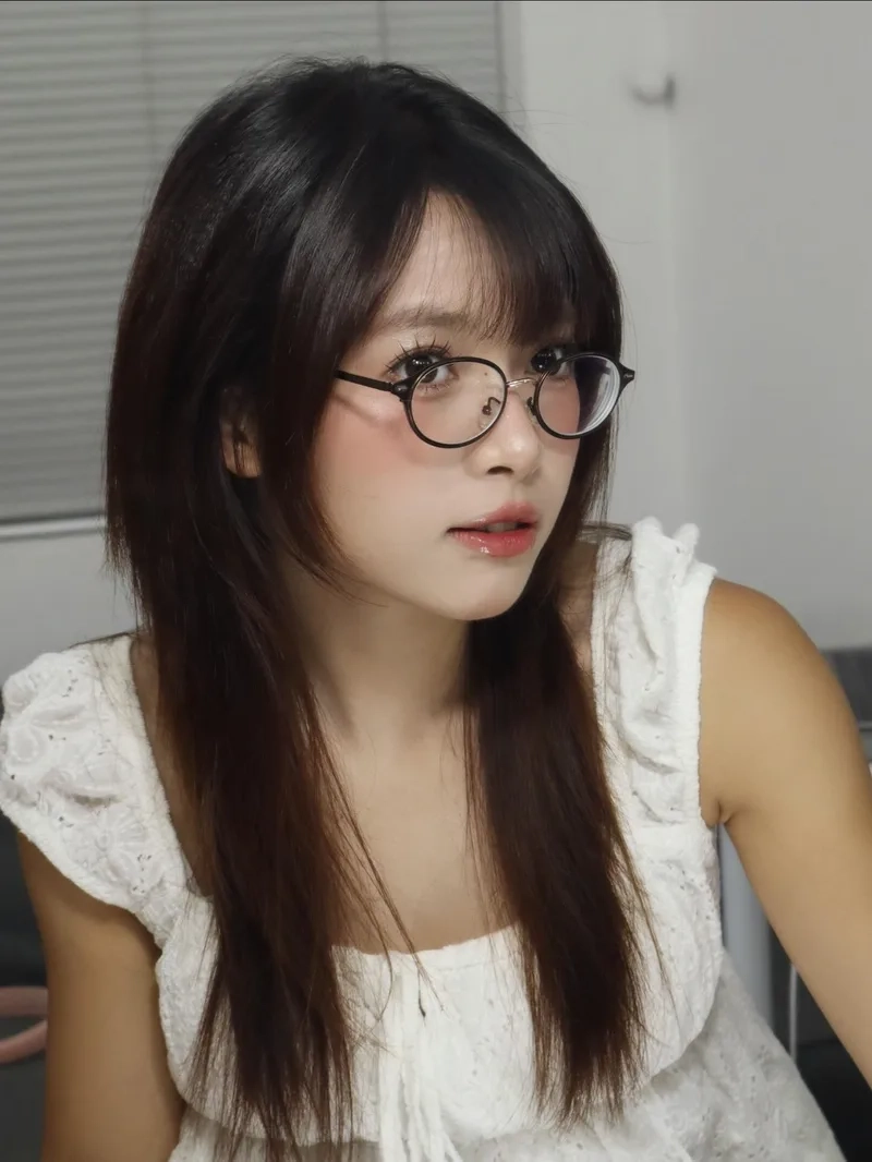 Chiêm ngưỡng thần thái đỉnh cao từ ảnh gái đẹp đeo kính