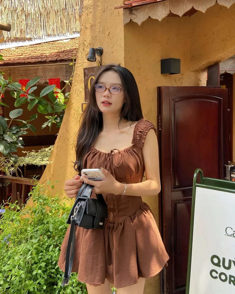 Sự hồn nhiên nổi bật qua ảnh gái cute đeo kính đầy cảm xúc