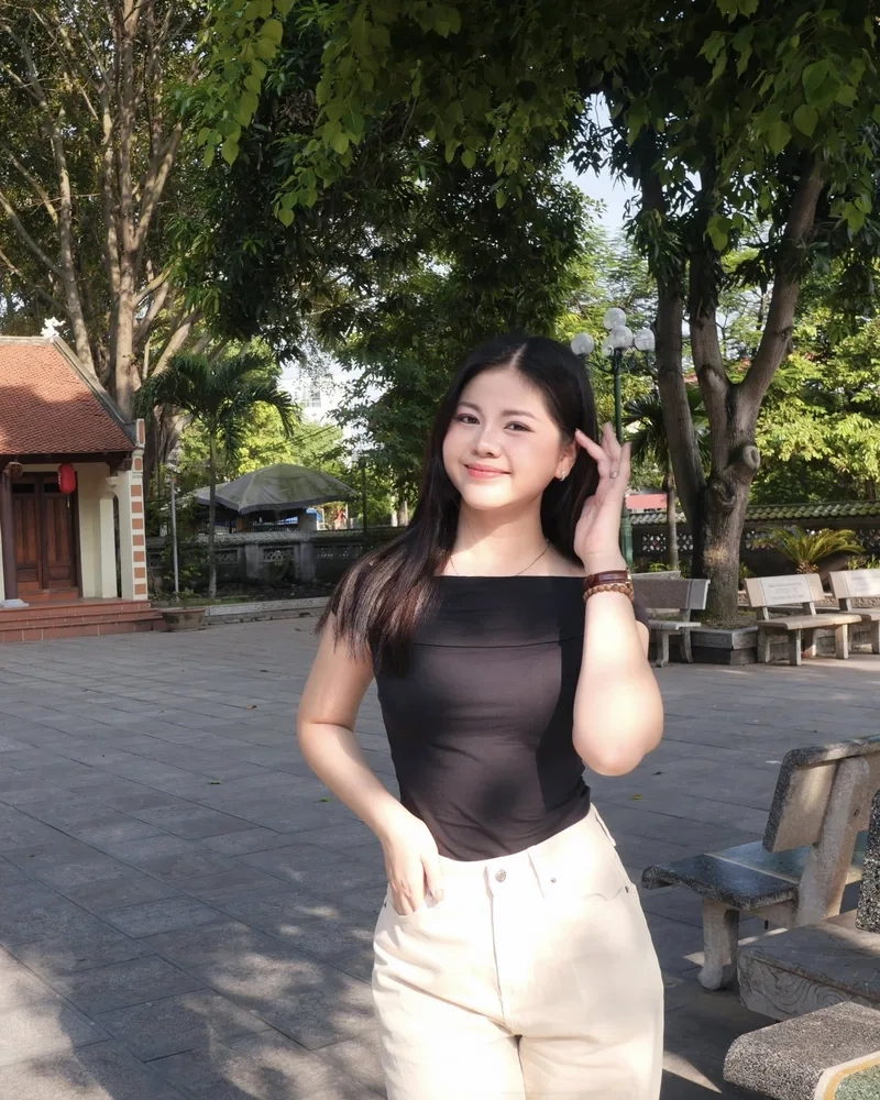Thần thái quý phái trong ảnh gái xinh sang chảnh