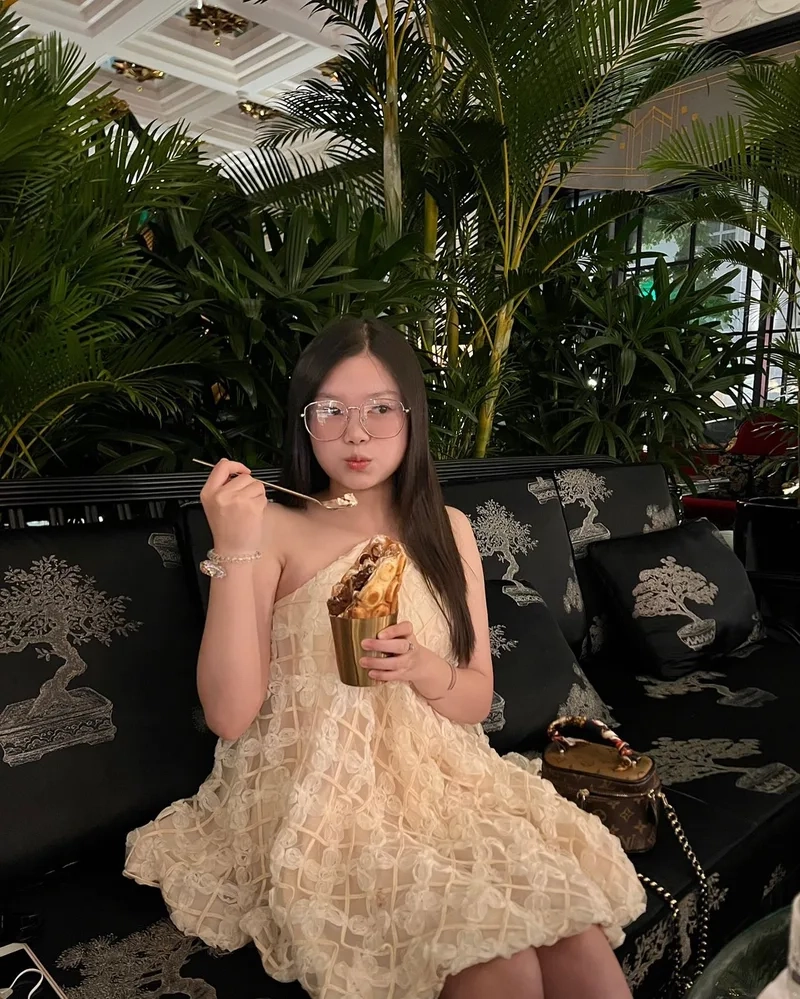 Khám phá phong cách xinh xắn với Ảnh gái cute đeo kính