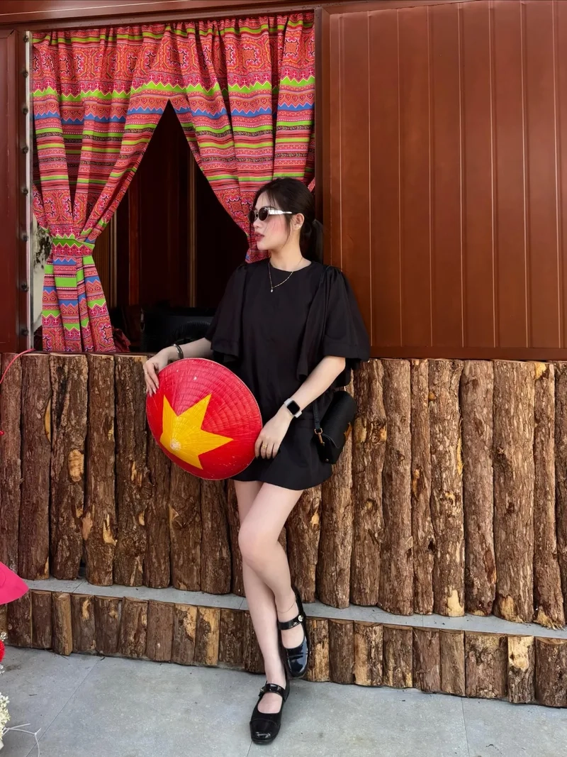 Sưu tầm bộ Ảnh gái xinh cute đeo kính cho avatar