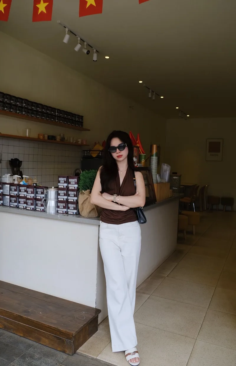 Biến avatar dễ thương với Ảnh gái xinh đeo kính cute