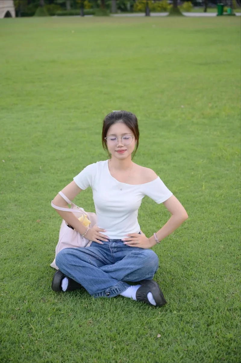 Tận hưởng nét dễ thương từ Ảnh gái xinh đeo kính