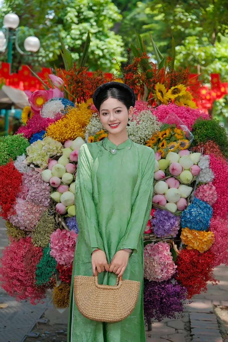 Thêm nữ tính cho profile với Ảnh gái mặc áo dài