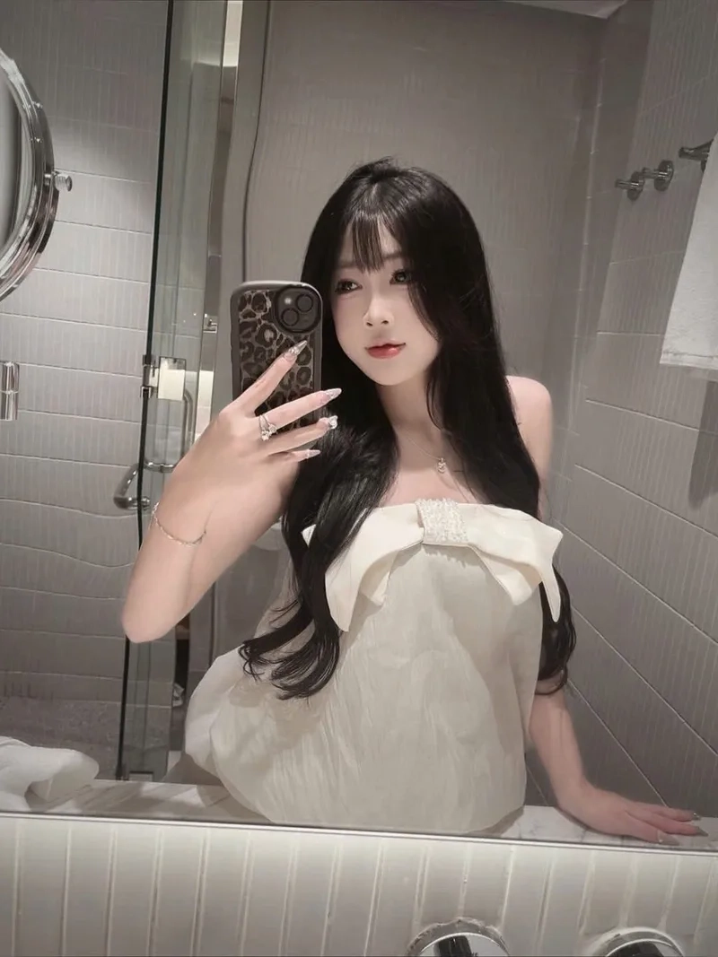 Khám phá nét duyên dáng của Cô gái tóc dài xinh