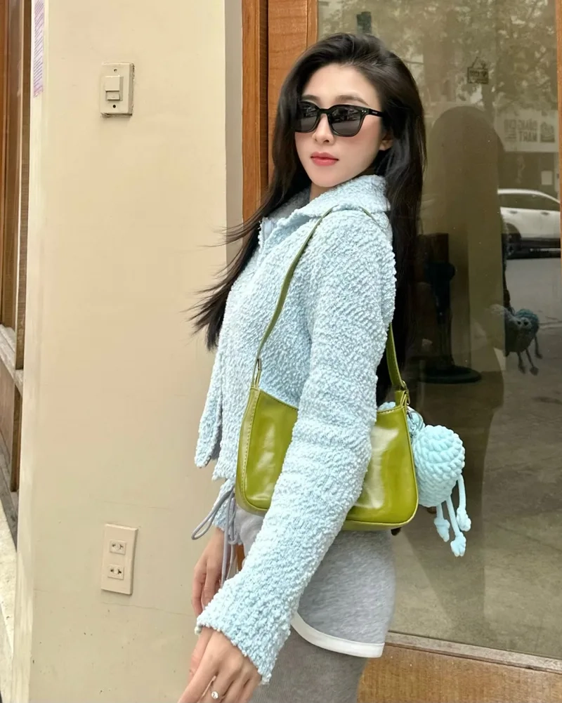 Khám phá phong cách nổi bật với Ảnh gái đẹp tóc dài đeo kính