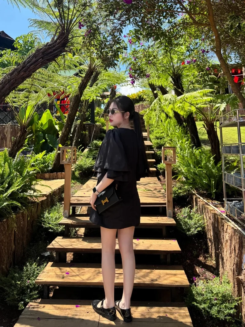 Cực xinh trong mọi khung hình với Gái xinh tóc dài đeo kính